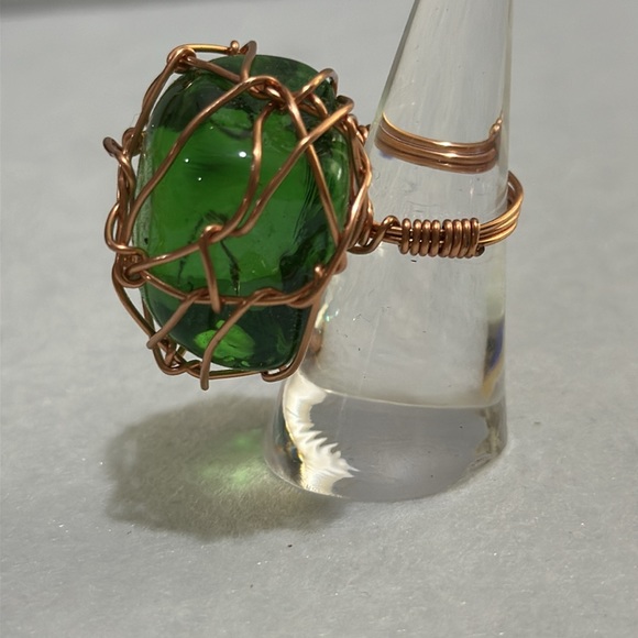 Handmade chunky green glass wire wrap copper colored ring size 7 - Picture 3 of 3